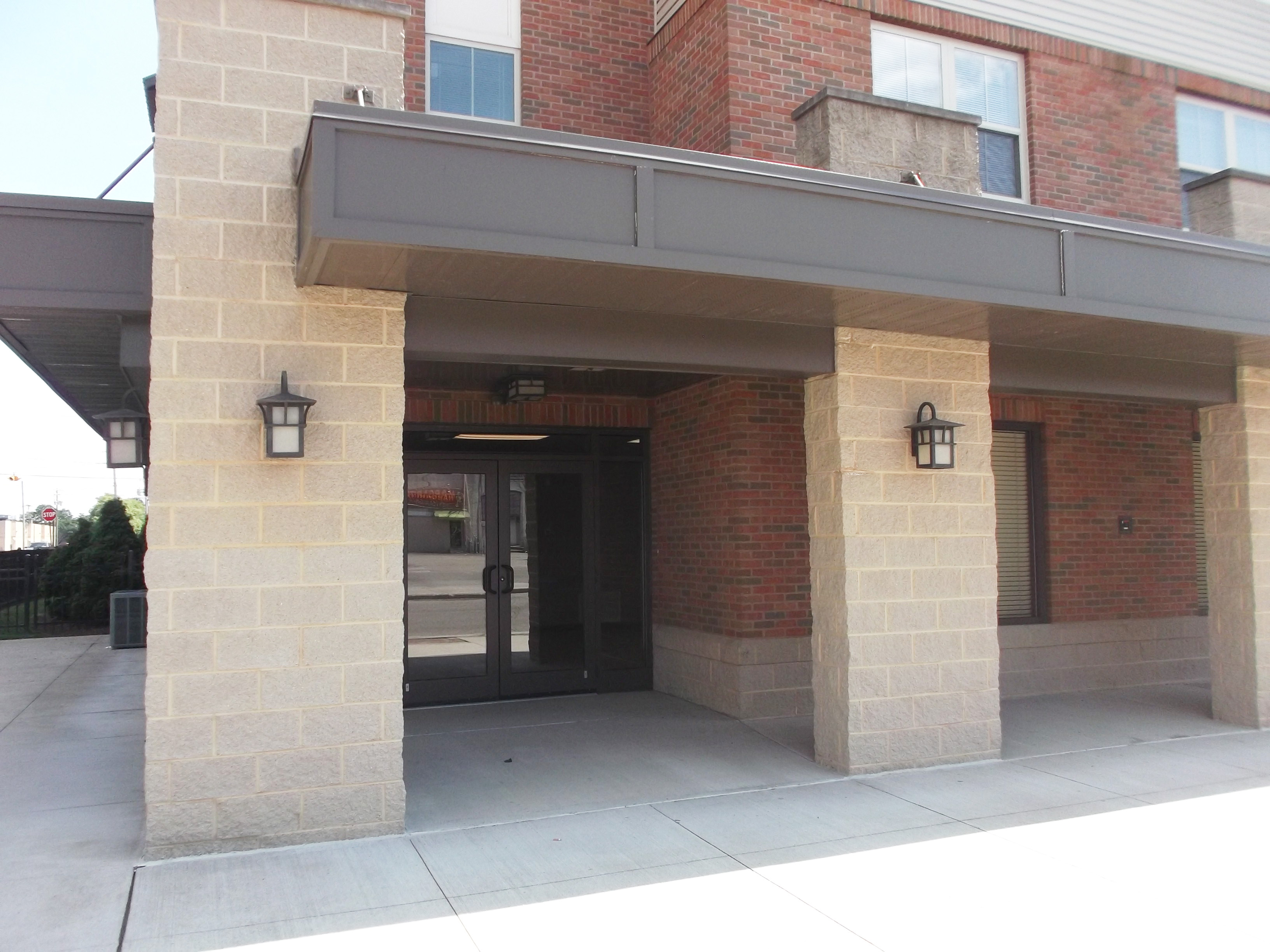 736 SQ FT - SERVICE/OFFICE SPACE - SUITE A